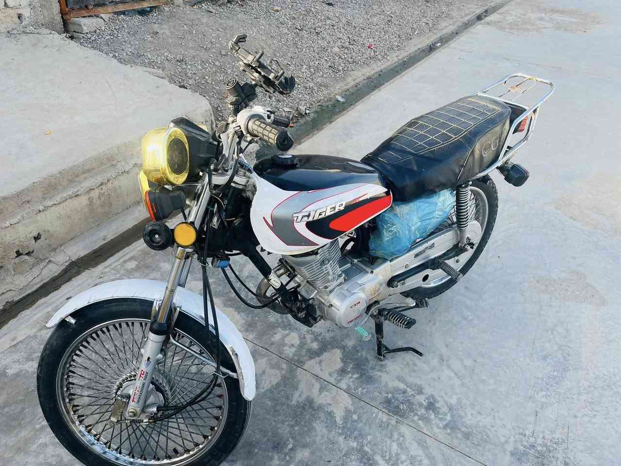 السلام عليكم دراجه نوع تايكر اربعه كير موديل   2019 شرط شلعه ومعدل الدراجهه نضيفه ماتصرف عليه كلشي اصعد وامشي سعر 350 بيها مجال حك الجيه مكاني عمل شعبي


**إذا كنت صاحب هذا الإعلان وتريد حذفه لأي سبب، رجاءا أرسل رسالة إلى الدعم الفني**