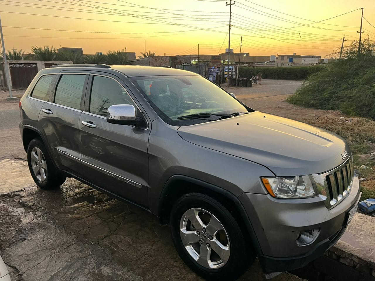 السلام عليكم جيب لاريدو موديل 12 رقم بغداد سياره جديده حيل ما بيها اي نقص جاهزه للاخر قطعتين صبغ بدون ضربه اثر جراد داخله كفاله بيع ومراوس السعر المطلوب 170 بيها مجال العنوان ذي قار على الفجر *********** علما السياره ماشيه 164
