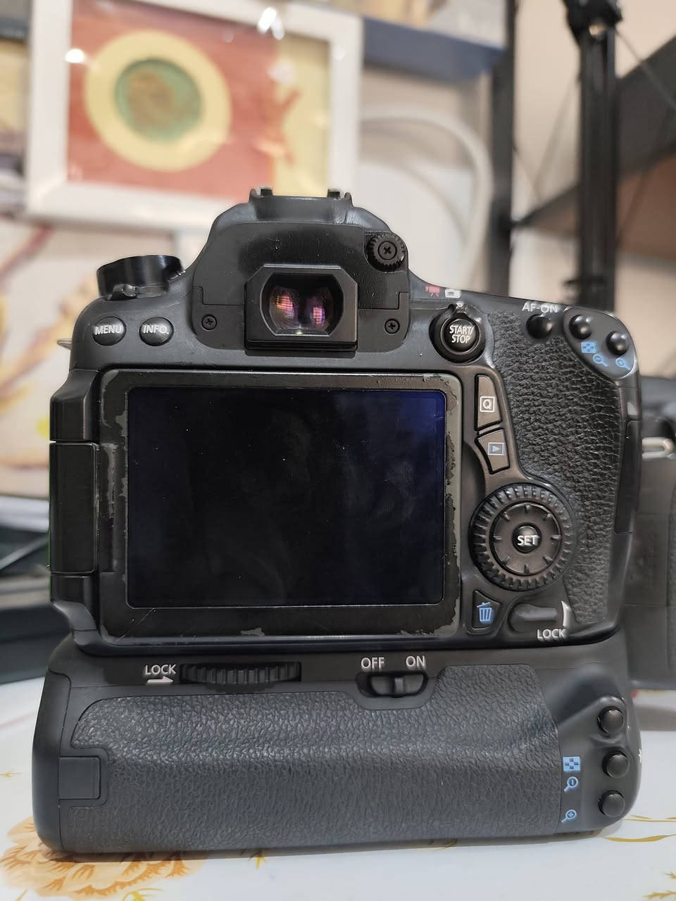 الكامره بلاشش
كانونd70   شرط الفحص 
عيبها فقط الاشارات الئوتو والمنوال
تجيك مع بطاريتين وشاحنه وعدسه 18-55
وجنطه


**إذا كنت صاحب هذا الإعلان وتريد حذفه لأي سبب، رجاءا أرسل رسالة إلى الدعم الفني**