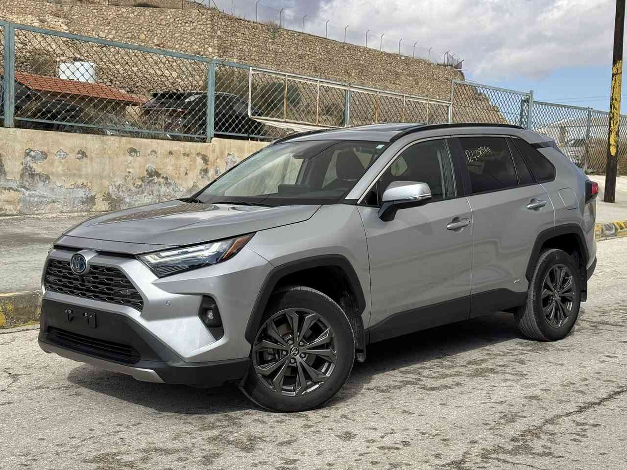 TOYOTA RAV4  HYBRID LIMITED 2024

📍السيارة موجودة في  الأردن الزرقاء المنطقة الحرة  
 
تويوتا راف فور  هايبرد لمتد  2024
المسافة المقطوعه 54825mi
اللون :- سلفر     
المحرك 2500cc هايبرد 
الموديل 2024

 

                  ======= الاضافات👇👇 ======

فتحة كرستال ثلاث حركات 
شاشة كبيره انفكيشن. 
دفع رباعي 4x4.
رادار امامي 
 مانع تصادم
تصحيح مسار
مانع انزلاق
تحديد مسرب .
نقطة عمياء .
مثبت سرعة
هاند بريك كهربائي 
كاميرا خلفيه
كاميرا  عداد 5 
كاميرا 360
كراسي ذاكره 
كراسي جلد 
طارة مدفية . 
كراسي مدفية + مبرد 
كراسي كهرباء عداد 2 
بصمه أبواب
بصمه تشغيل
دخول ذكي 
تحكم ستيران
شاحن وايرلس 
ويل قياس 18 .
اضويه خلفيه LED
اضويه امامي زنون LED 
كشافات ضبابي LED
حساسات خلفيه + إماميه 
حساسات مانع تجاوز 
باب خلفي كهرباء
نظام GPS+ خرائط 
3 انظمة قياده Sport /ECO / Normal
كندشن مركزي امامي + خلفي 
بلوتوث 
مدخل AUX + USB

الآردن الزرقاء المنطقه الحره شارع 20 شمال 

🚗🚗 حادث السيارة كما موضح في الصور 🚗🚗

للتواصل  / عمر الدليمي 00962786166701 علي الكرغولي 00962788505634


**إذا كنت صاحب هذا الإعلان وتريد حذفه لأي سبب، رجاءا أرسل رسالة إلى الدعم الفني**