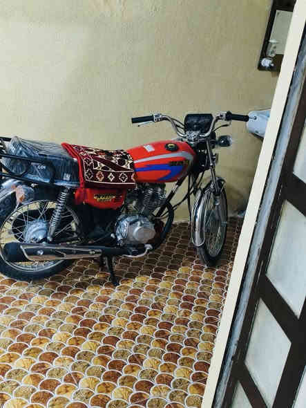 السلام عليكم دراجه ناما تعمير  للبيع دراجه جديده ماصارله شهر من تعمرت  تعميره كله ٢٥ شاصي سكنر بوري رفيع دراجه تخبل سعره ب١و٥٠ مكاني حله  اتصال على رقم فقط  ***********
