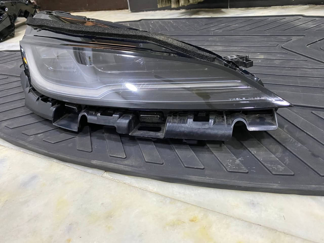 السلام عليكم
لايت تسلا الشكل الجديد مكفول من التصليح 

ب 270 دولار 

مكاني اليرموك 

***********
