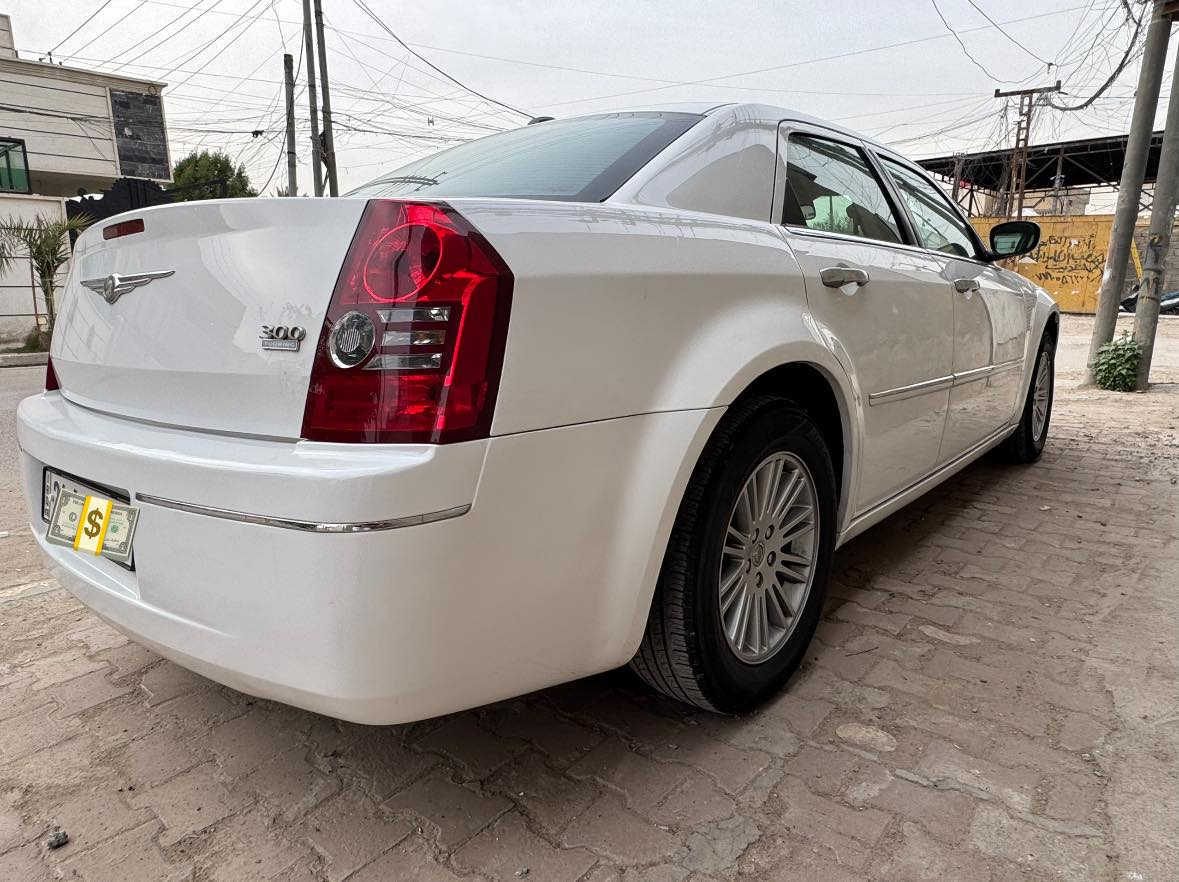 2010 الأصل والفصل
رقم دهوك دولي بأسمي حصرا 

بنيد مبدل ونص قطعة صبغ 

لون ابيضّ ثلجي 

4 جوك ABS كبير 

تخم تاير حدادية كير مكينة اكسل تبريد كله معوجج للأخير 

ترايك ع مزاج شرط بيع فقط اعتذر عن المراوس مكان سيارة بغداد الكرخ 

السعر 135$ قابل للتفاوض 

***********
