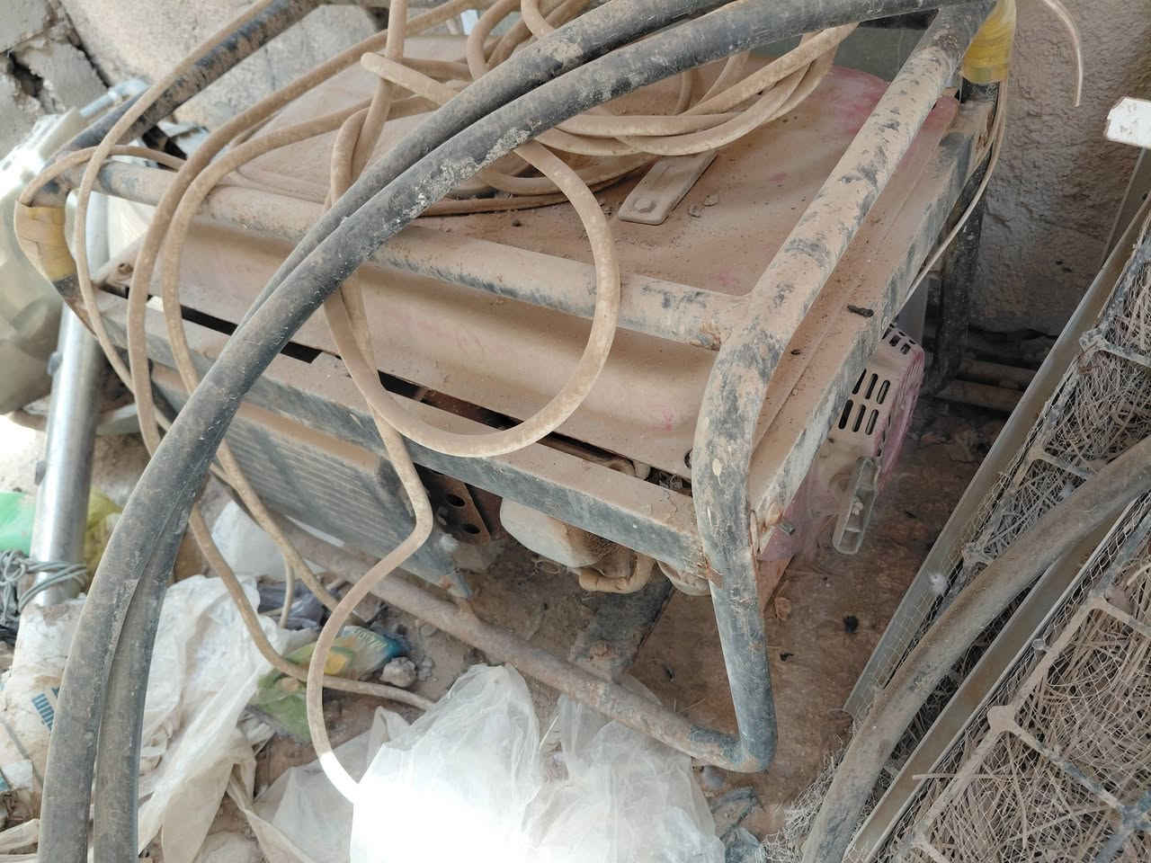 السلام عليكم مولده شغاله بس متروكه +مكنسه فول كنس سحب ماء شغاله للبيع عنوان بابل شارع ٦٠ السعر ٢٠٠ المولد والمكنسه ***********
