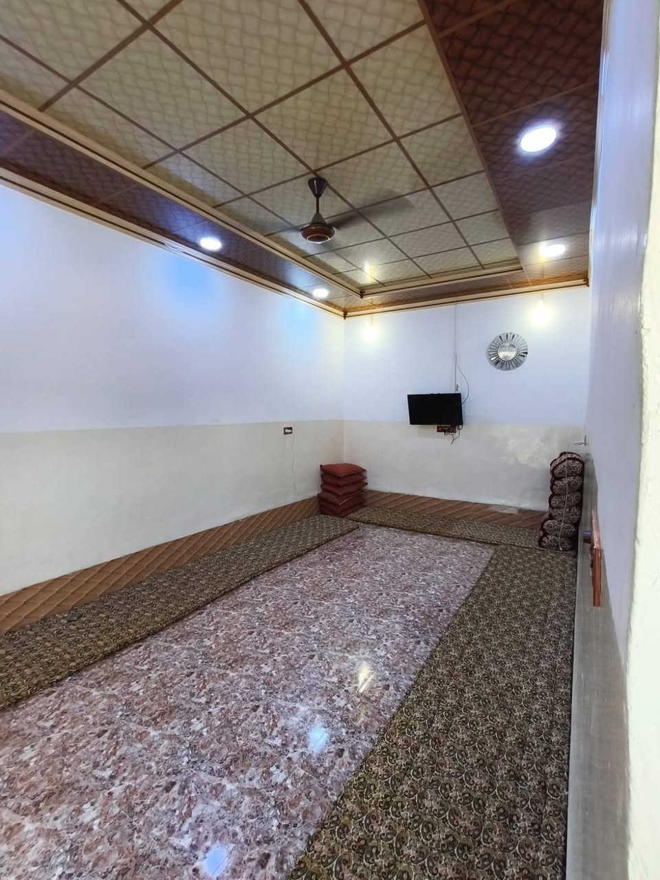 السلام عليكم
🏠بيت للبيع مساحه البيت كامل مع الحوش 280متر
البيت مكون من 
ربعه4*6متر
غرفتين كل غرفه4*4متر
مطبخ4*5متر
ممرر 2*6 متر
حمام داخلي 1.5*3متر
مع خلفي داير البيت عرضه 2متر
🚩الموقع قرية الدبس 
🔴السعر 43مليون وبيه مجال للطيبين
للأستفسار الأتصال ع الرقم ***********
