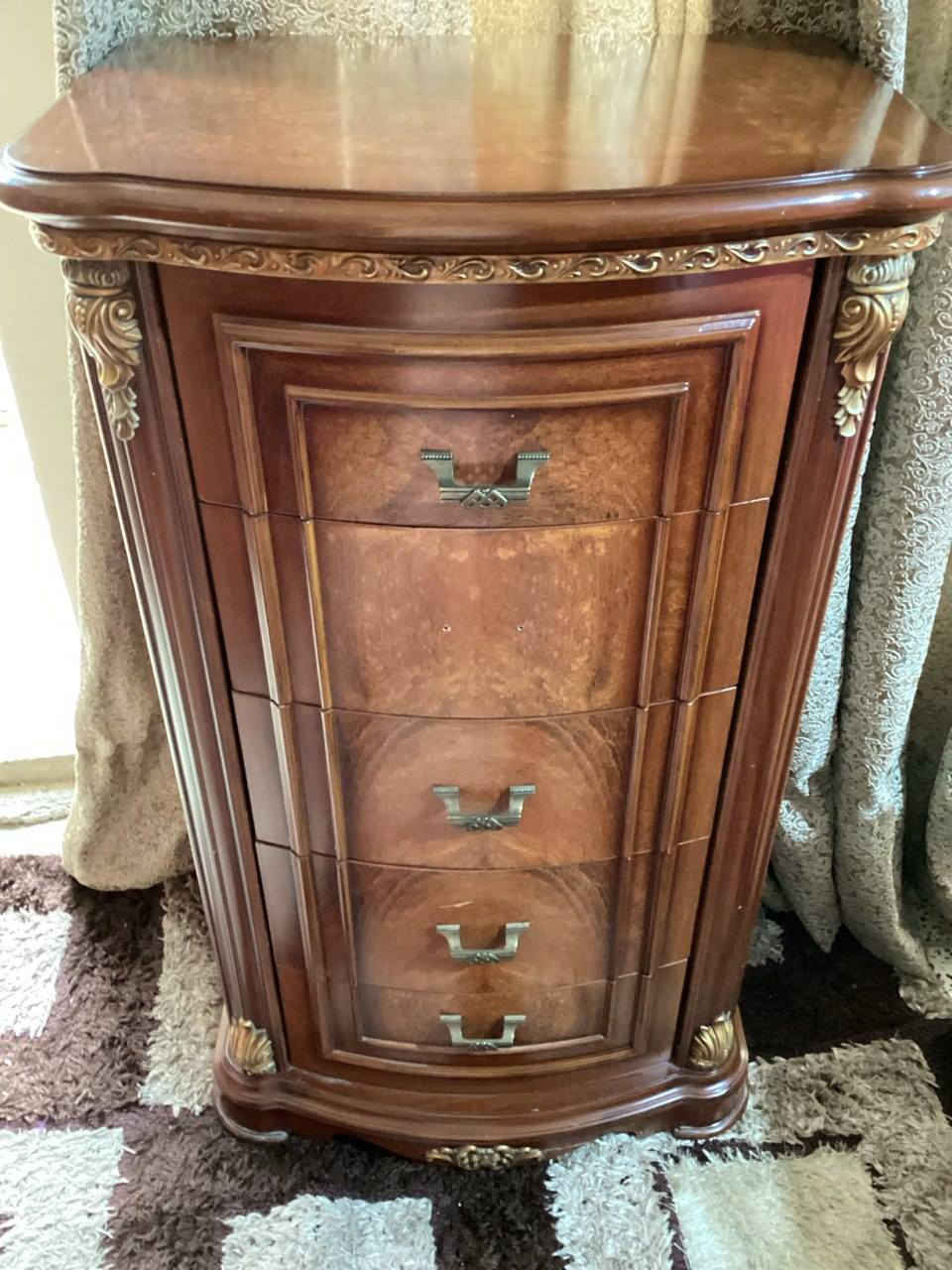 السلام عليكم غرفة نوم ماليزيا للبيع ٥٠٠ ألف للإستفسار ***********
