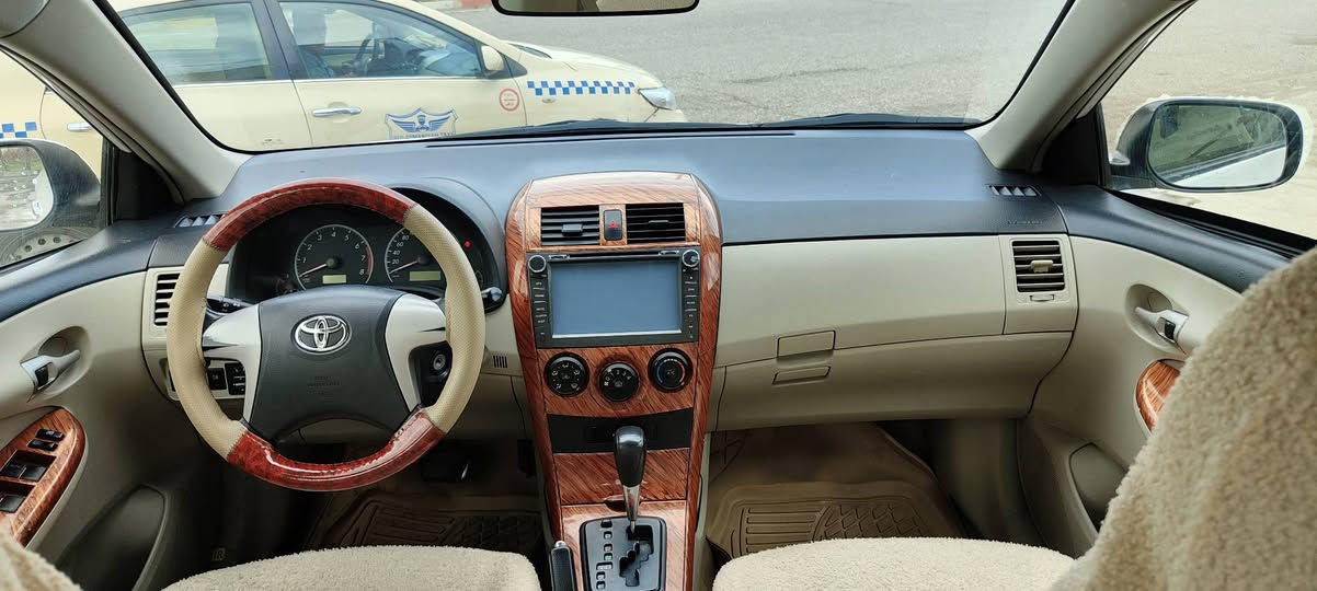 تۆیۆتا کرۆلا مودیل 2013 سفری شەریکە مەکینە 16 نمونە لەجوانی لەپاکی سەنەی هەتا 2029بەناوی خۆمانە گیرومەکینە و هەمووی بەشەرت سەیارەکە بەخزمەت بوە سۆنەرم داناوە ئەو وردانەی200هەزار ڕۆشتوە هەیە نرخی 120گەلاو مەعمەلە                *********** ***********
