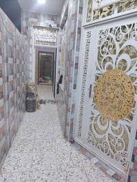 ١٠٠م • طابق ونص • قرب شارع قنبر