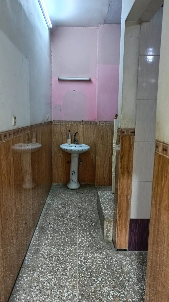 مشتمل للايجار طابقين 
حي المزارع بالقرب من 
 بيست بيو غرفتين نوم 
حمام2 مطبخ استقبال 
كراج سياره 
للاستفسار الاتصال على الرقم 
***********
