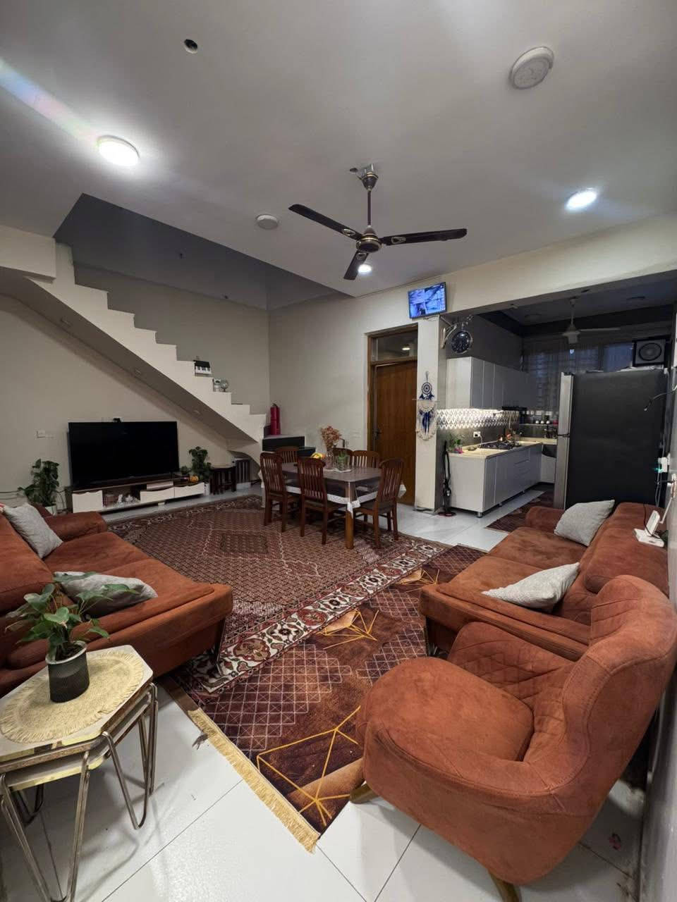 #بيع_سريع 

#دار_للبيع_مساحه_130متر_واجه_6اونص_نزال20
يحتوي على غرف نوم +صاله+مطبخ+ستقبال+صحيات
نوع الملك طابو زراعي سند 25قرار محكمه 
📍العنوان بغداد الدوره مدخل البوعيثه قرب المجزره 
الاستفسار ***********
