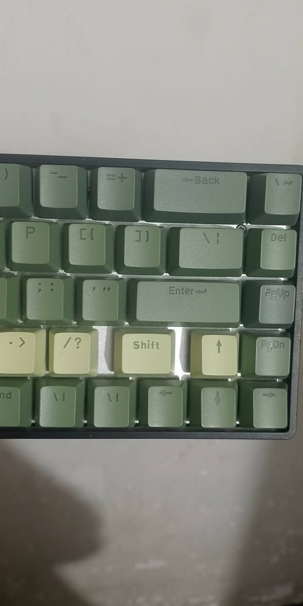 سلام عليكم 
كيبورد raven68 حجمه 68% وياه كويل كيبل وكابسات اخضر سمائي الكيبورد وية الغراض كلهن ب45 الف
مكاني بغداد الحرية موجود توصيل


**إذا كنت صاحب هذا الإعلان وتريد حذفه لأي سبب، رجاءا أرسل رسالة إلى الدعم الفني**