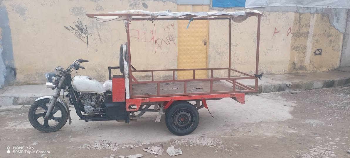 السلام عليكم ستوته للبيع 2017 المحرك 2019 محرك شرط شاصي شرط ستوته جاهزه سعر 600 قفلها صفائح بيها***********
