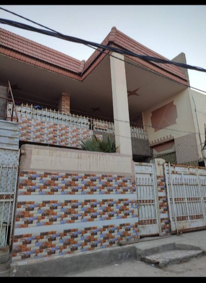 ياالله السلام عليكم 
بيت طابو زراعي سند ٢٥ مساحة ٢٠٠ متر10x20 
العنوان حي الطياره قرب مدينه العاب المدهش يبعد عن شارع ستين ١٥٠ متر 
بناء حديث يحتوي على ٤ غرف نوم 
ومجمع صحيات في كل طابق 
ومطبخ كلدور مفتوح نضام خليجي ومطبخ حار 
ويحتوي على حديقه وكراج سيارة 
الطابق الثاني مشتمل يحتوي على ٣ غرف ومجمع صحيات ومخزن 
والطابق الثالث يحتوي على بيتونه ومخزن منفصل مع سطحين 
للاستفسار اكثر الاتصال على الرقم ***********
