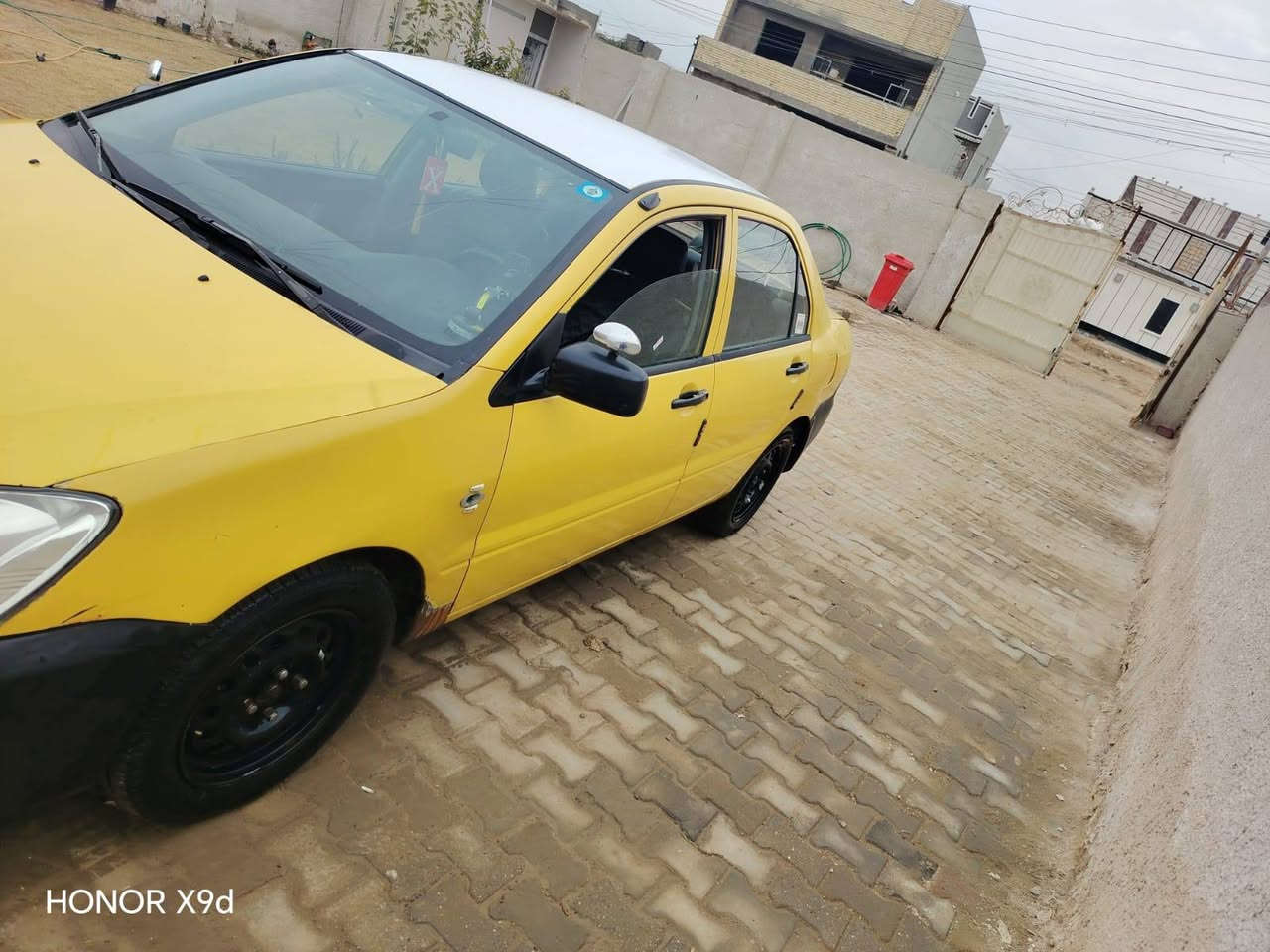 السلام عليكم لانسر 2009  رقم بغداد دولي بسمي سياره خير من الله مكينه 2000 على أيدي شادها تخم تاير جديد نوزلات بلكات مجاول سياره مكملها على اخر حبايه صدرها نص ونص بيها صبغ بل جاملغ اليسره وتليحظات شوف العين السعر 66 وبيها مجال الطيبين عنواني بغداد الشعب رقمي ***********
