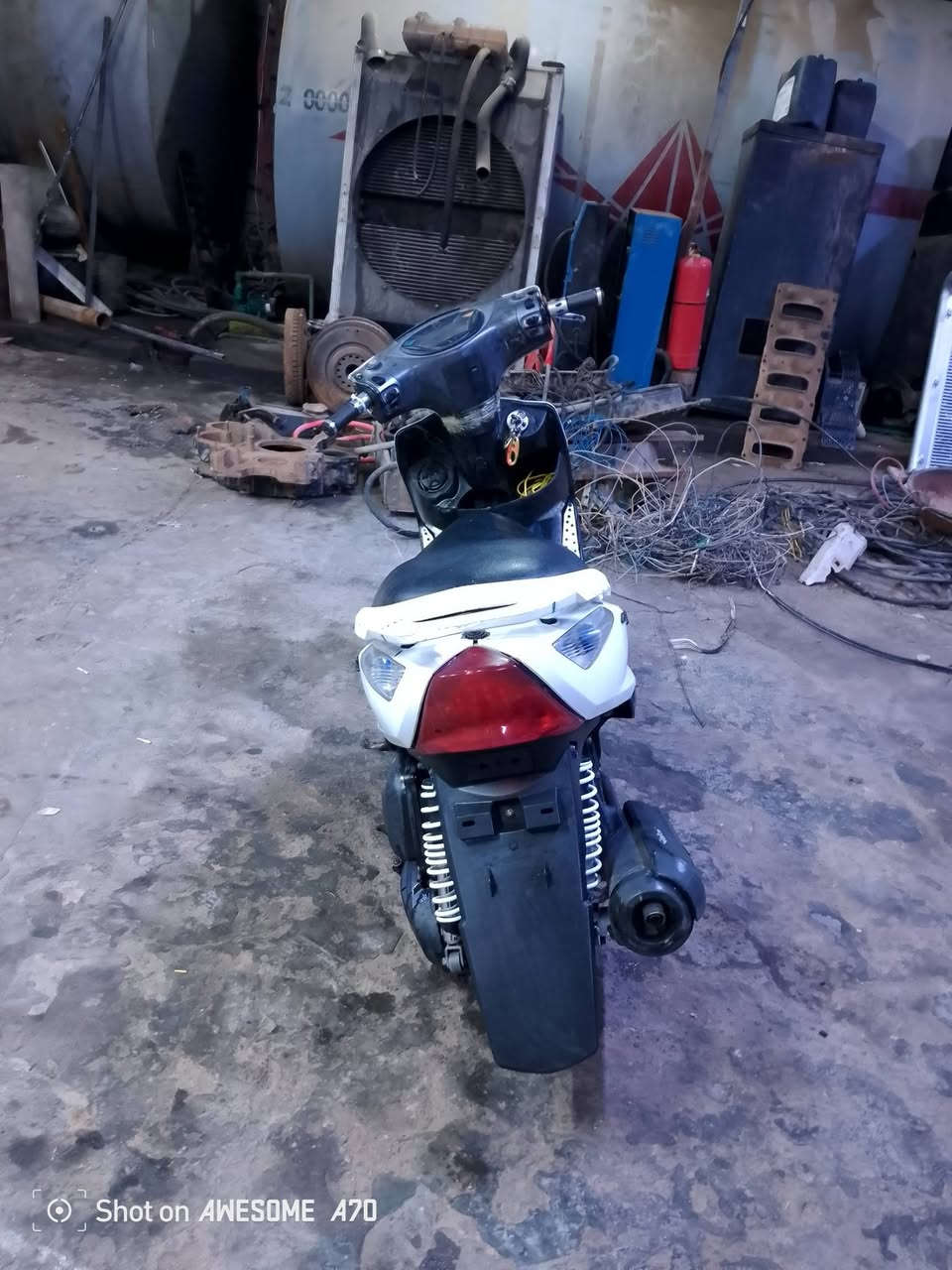 السلام عليكم يالله حبايب دراجه ثعلب 140 الدراجه مثل مشوف حلوه ونضيفه دشبولها بلادي  الدراجه مجفتها قبل اقل الشهر وكله اصلي وتجي وتفحص مكاني بغداد الدورة ورجائن لحد يكسر  ويبخس بحلال غيره الدراجه سعرها 500


**إذا كنت صاحب هذا الإعلان وتريد حذفه لأي سبب، رجاءا أرسل رسالة إلى الدعم الفني**