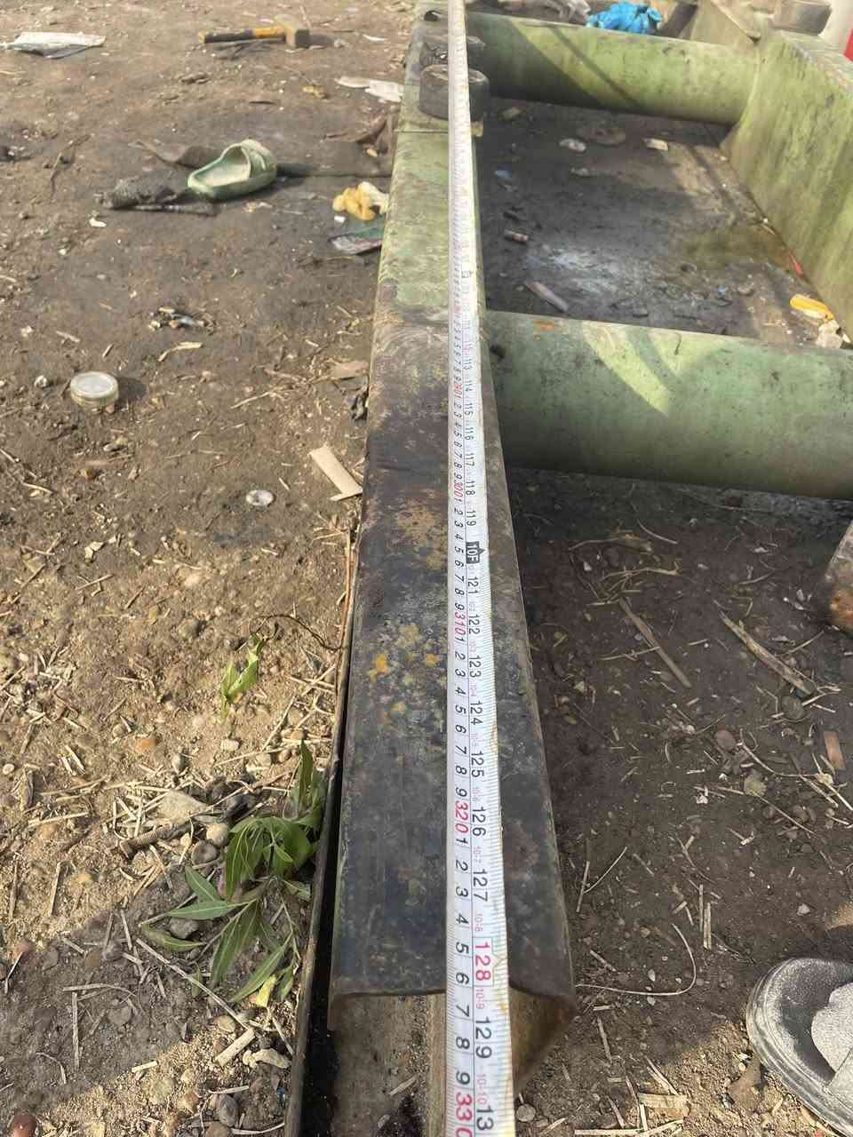 السلام عليكم شاصي للبيع 
 الطول 325 سانتيم
العرض 82 سانتيم
رتفاع 30 سانتيم 
مكان بغداد المعامل ***********
