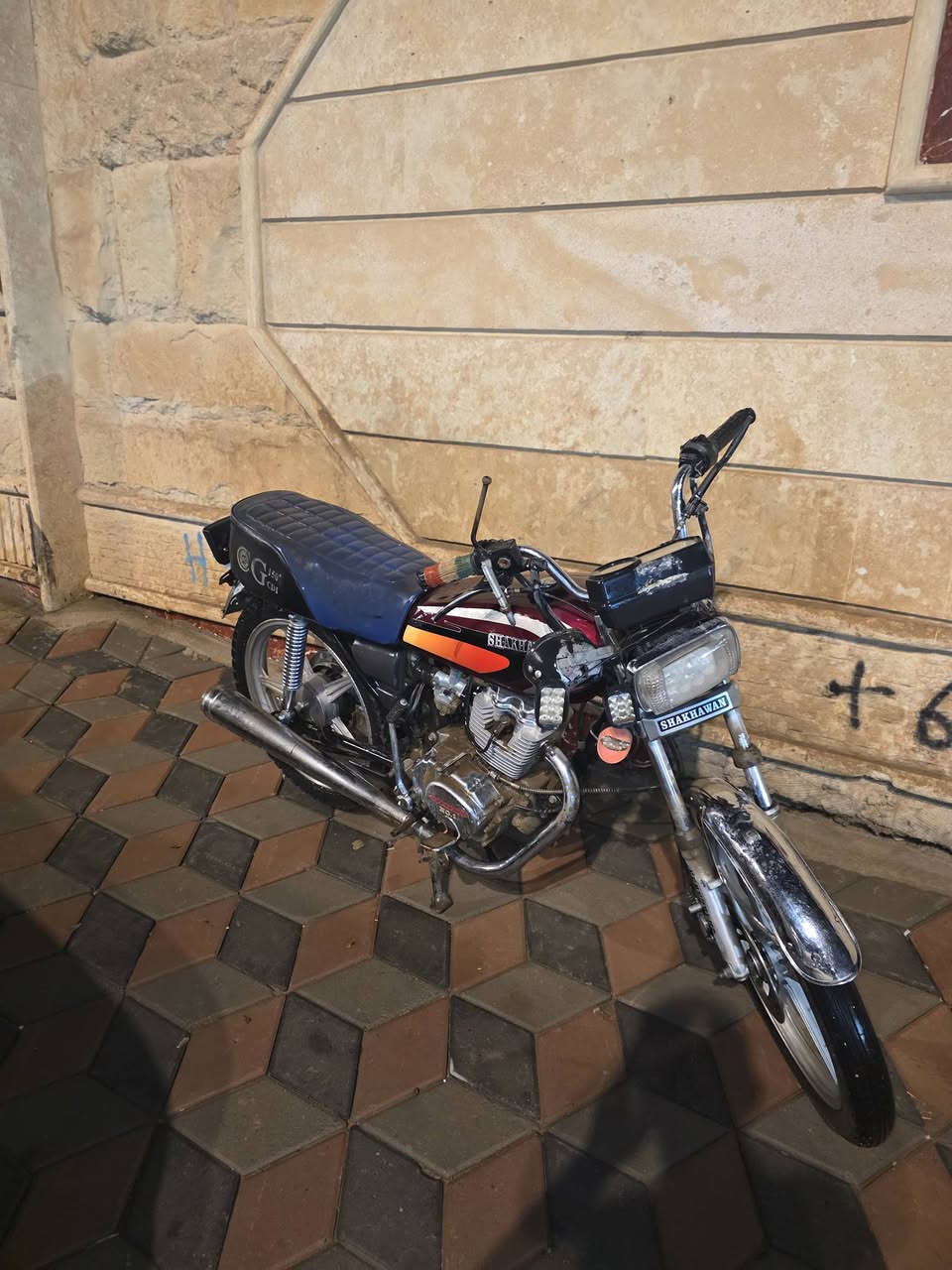 السلام عليكم للبيع
دراجه ايراني روفر ٥كير 
يرادلها تجفيت ب ٣٠ الف ترجع فول هيه هسه علا وضعها تمشي بس بيها دخان 
تكريت القادسيه سعرها ٢٠٠ الف وبيها مجال للشراي ***********
