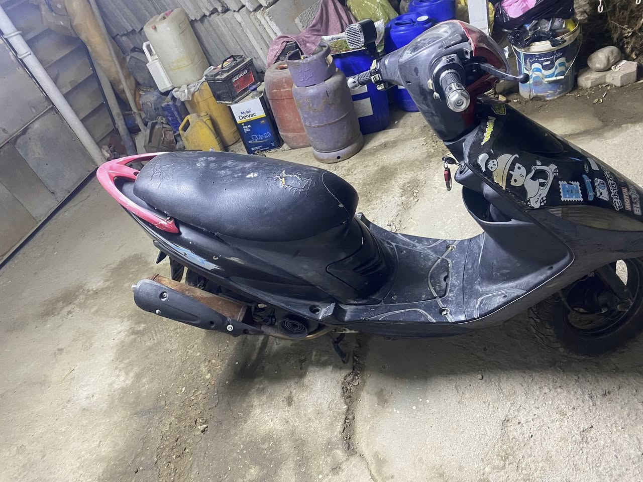 السلام عليكم
ماكس عدله للبيع بلاديه سلف هندر 
سعر 500 وبيه مجال مابيه نقص كامله فقط حساس بريك نقصها شيال رياضي اصلي بيه وصالنصه صجميه اصليه بدون جعير 
مكان بغداد جسر ديالى القديم 
 رقمي ***********
