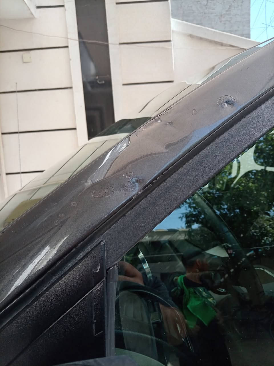 السلام عليكم دوج كرفان موديل ٢٠١٨ حادثها جانبي صبغ بابين وجاملغ امامي بجمها كبس سياره وهنا بلعراق صار بيها طخه بلجاملغ الخلفي موضحه بلصور وبيها شخوط وتكحيل موضحه بلفديو باب السايق مكانها بغداد حي الإعلام سعرها ١٨٢ بيها مجال للشراي ***********
