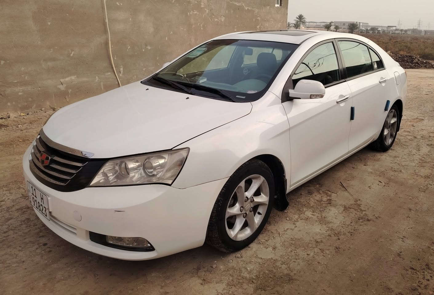 السلام عليكم جيلي ام كراند موديل ٢٠١٣ سنويه جديده هزه جديده باسمي مكينه خير من الله صدر امامي وصدر خلفي كير اوتو مكينه ١٨٠٠ حساسات اشاير بلمري كشنات جلد ابلادي وفتحه تخم تاير جديد تبريد شغال خير من الله تدفئه الكهربائيات كلها شغاله السياره جاهزه من كلشي الحمد الله السعر ٦٣ وبيها مجال حك الجيه مكانها بغداد عويريج مقابل مخابز باب الأغا ***********
