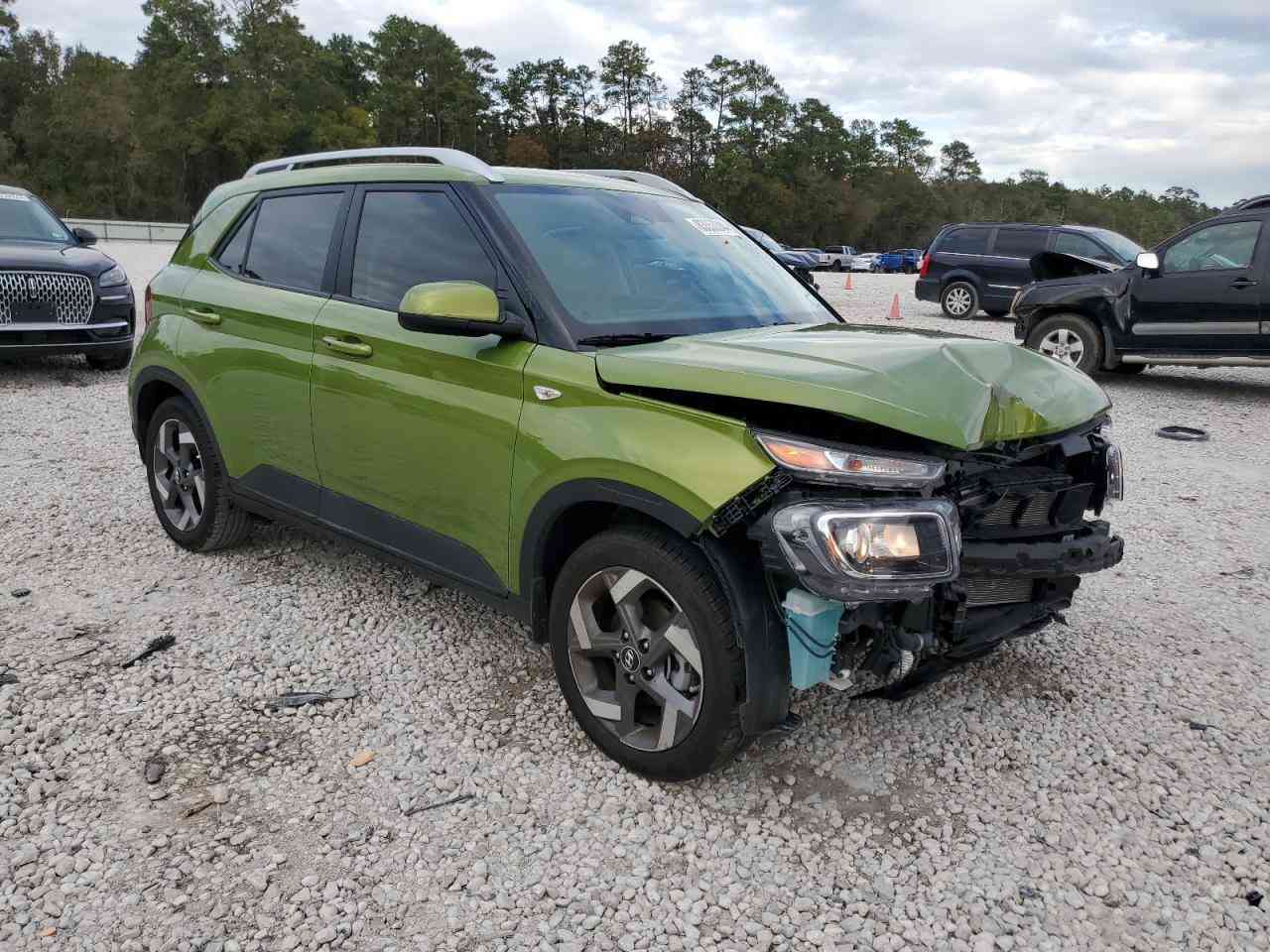 السلام عليكم
هونداي فينو لون مميز اخضر 
موديل ؛ 2024
فول موصفات اعلى فئه
ممشا السياره 9000 كيلو 
بصمه أبواب بصمة تشغيل
تشغيل عن بعد 
فتحه 
شاشه كار بلي واير ليس 
مكان السياره جسر ديالى الزعفرانيه 
للاستفسار ‭0788 968 3533‬ واتساب هم موجود
