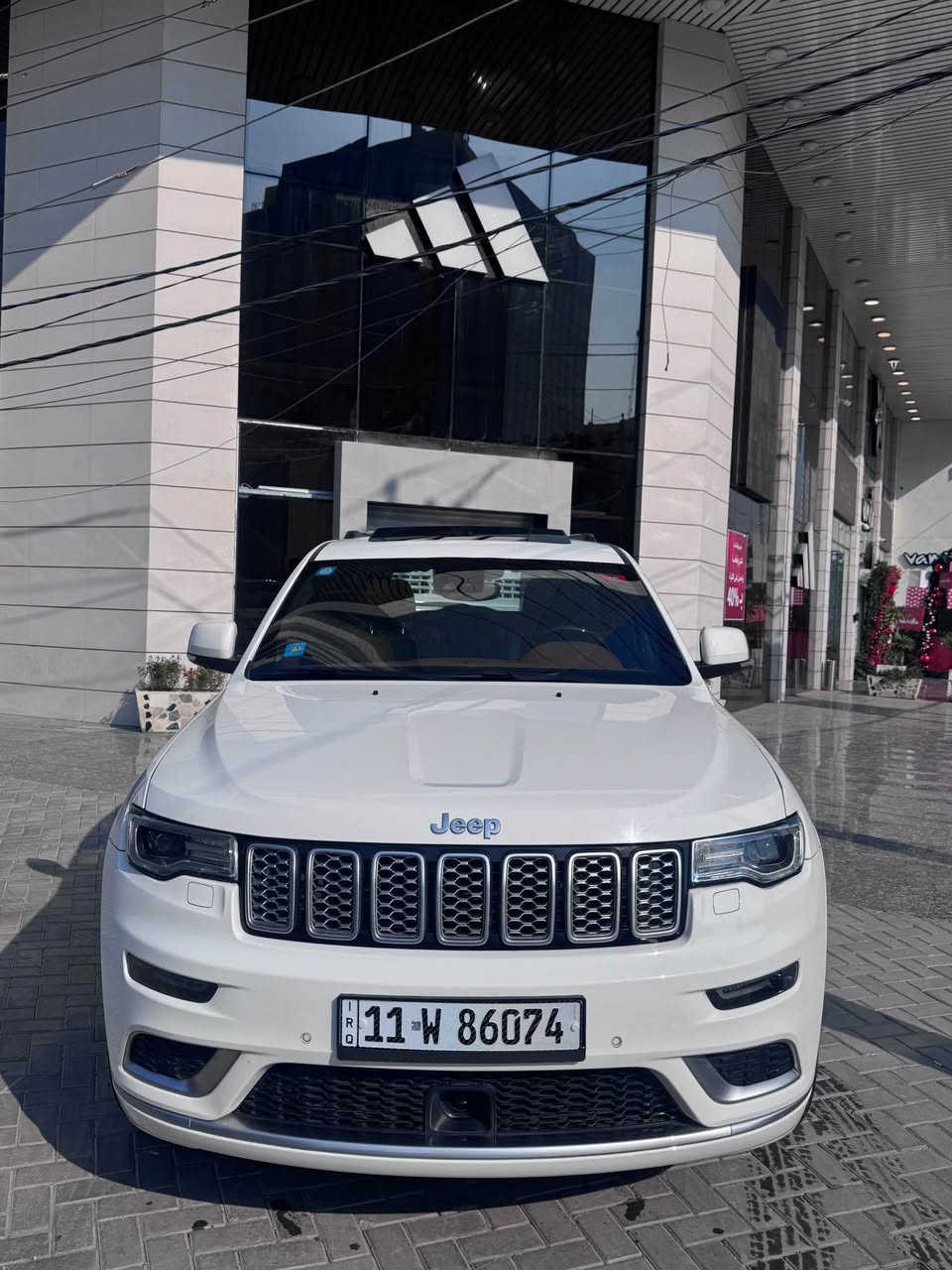 جيب سومت 2017فول موصفات 1/1 للاخير 

* رادار امامي مع مانع تصادم . 
* نظام الاصطفاف الالي (اوتوپارك) . 
* تحذير الخروج عن المسار . 
* دفع رباعي 4x4 
فرش المقاعد من الجلد . 
* دشبول مغلف بالجلد  . 
* صفي المقاعد الأمامية كهربائية .
* ذاكرة لحفظ وضعيات الجلوس . 
* صفي المقاعد الأمامية مع تبريد وتدفئة . 
* صف المقاعد الخلفية مع تدفئة . 
* انظمة القيادة على حلبات السباق . 
* نقطة عمياء .
* ويل سومت بلاد قياس 20 انج .
* مقود السائق من الجلد  .
* مقود السائق كهربائي . 
* تدفئة ستيرن . 
* سقف بانوراما .
* شاشه كبيرة مع نفكيشن GPS . 
* مصابيح امامية زنون . 
* المصابيح الأمامية مع LED لايت . 
* كشافات ضباب بروجكتر زنون . 
* سقف المقصورة مغلف بالشاموا . 
* تشغيل عن بعد .
* صندوق كهربائي .
* حساسات أمامية . 
* حساسات خلفية .
* كاميرا خلفية .
* مرايا متحسسه للضوء العالي . 
* مرايا جانبية قابلة للطي . 
* بلوتوث تلفون . 
* محدد سرعة . 
* نظام بريك اوتماتيكي ( Auto Break System ) .
*نظام صوت هارمن كاردون
محرك3600
ماشيه 57الف ميل

للاستفسار الاتصال على 
*********** بغداد, العراق
