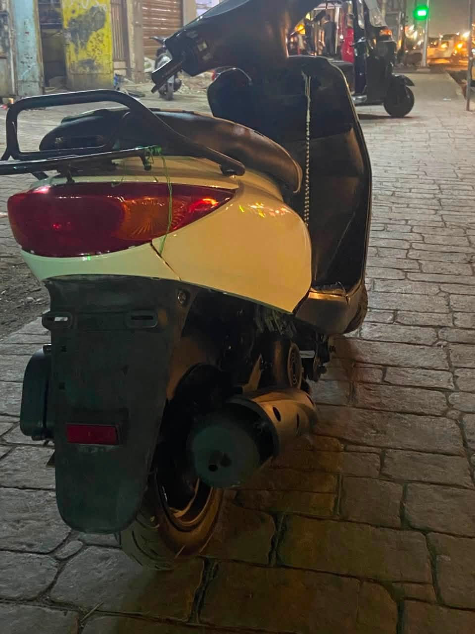 سلام عليكم بريز للبيع نكرة سلف الدراجة اي نقص ما بيهة فقط كلج خلفي من تمشي بيهة رجفة وبل معدل يروح وخير من اللة الدراجة ناعمة لا تبخير ولا تنقص ولا نضوح  سعرهة 350 وبيهة مجال شي قليل مكاني مدينة الصدر رقمي فقط وتساب ‪***********‬

