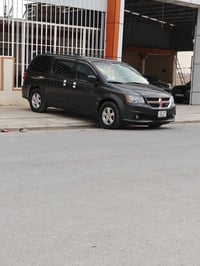 للبيع 2011كلين سيارة جديدة من كل شي بيبان كهربائي صندوق كهربائي تبريد ...