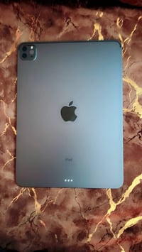 آيباد ١١ برو • نضيف • بطارية ٨٧