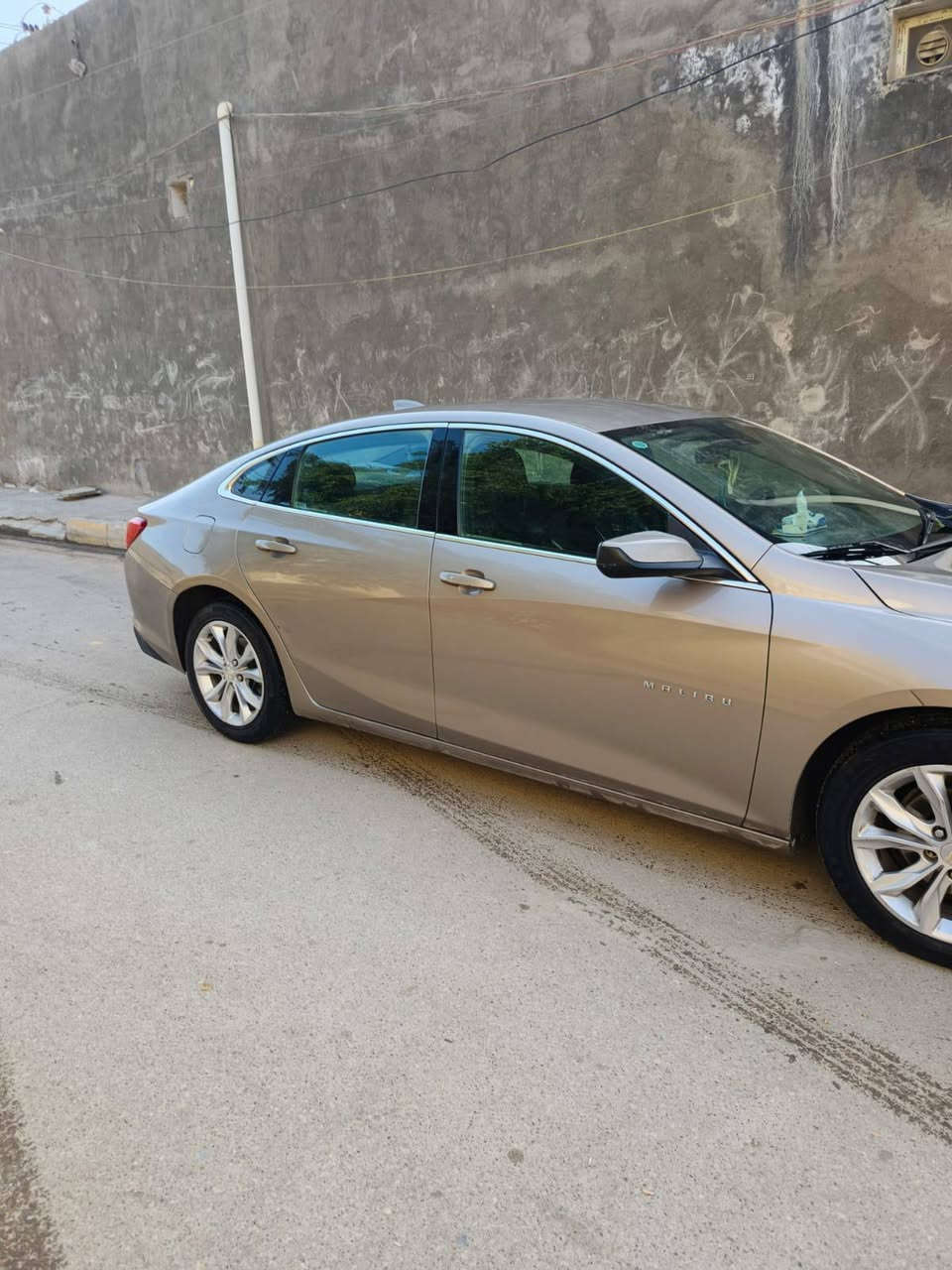 السلام عليكم 
ماليبو ذهبي موديل 23 أصل 
 حرة بأسمي اداورلك ثاني يوم
بصمه تحكم عن بعد شاشه 
انذارات وحساس شغال
كير ومكينه كفاله 1.500 تيربو
 فول مواصفات ماعدهه الفتحه
مبدل بابين بيها فقط الباقي كفاله
العنوان. ناصرية الاسكان الصناعي 
غير متواجد على الفيس
 رقمي ‏‪0782 159 1450‬‏
