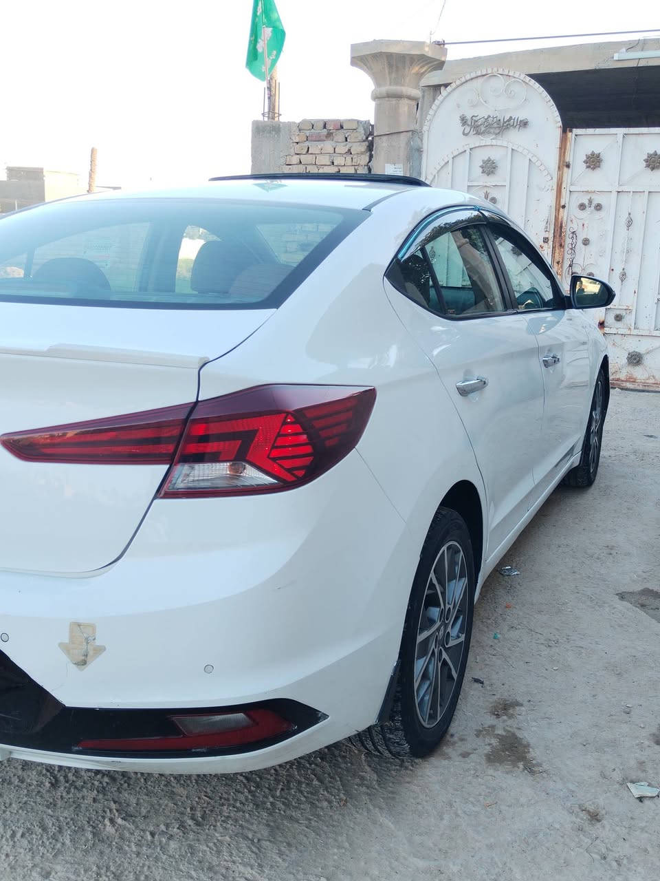 النترا 2020 خليجي رقم بغداد انكليزي مكفولة كفالة عامة
فول مواصفات 
رقم بغداد الدولي بأسمي تحويل ثاني يوم 
.كامرات اثنين امامية
 خلفية يدات نيكل
يدات تفتيح. ذكي بصمه
.شاشة كبيرة ابل كار بلي 
.صندوق ذكي يفتح عند القتراب منة
اليزر خلفي ضبابي. 
.نظام مانع ASR
.وضعيات القيادة.ECO . SPORT .COMFORT.
. المحرك: 4 سلندر، سعة 2.0 لتر MPI
. الإضاءة: كشافات LED أمامية وخلفية.
. فتحة سقف 
. نظام فرامل ABS 
. تشغيل بصمة، ونظام تحكم مناخي
. حساسات وخلفية دوارة
. نظام الدخول الذكي 
. الويلات مقاس 17
. مرايا جانبية قابلة للطي كهربائياً 
. مقاعد جلد شركة 
دواخل صاج
فول سياره خير من الله
ملاحظه (سياره مكفوله )
السعر: 155
مكان السياره: كربلاء طويريج 
الاستفسار رقم: ***********
