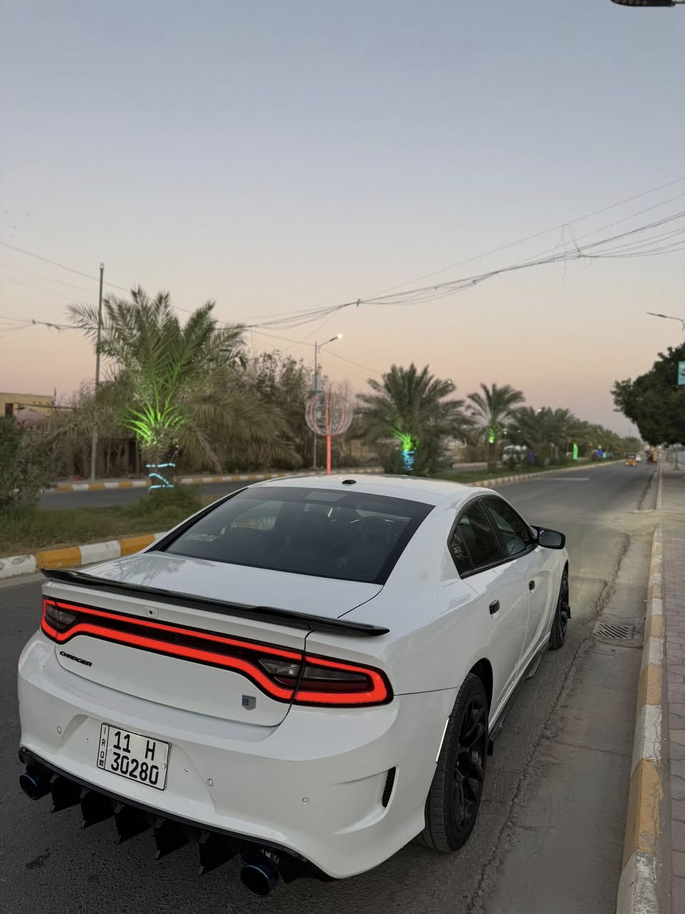 السلام عليكم                                                                     جارجر 2019 خليجي رقم بغداد كفاله عامه  
ماشيه 62 الف محرك 3600
محدثه كت srt كامل  وداخلها عليه تغطيس واناره داخليه زرع 
عنوانها بغداد زيونه
***********
