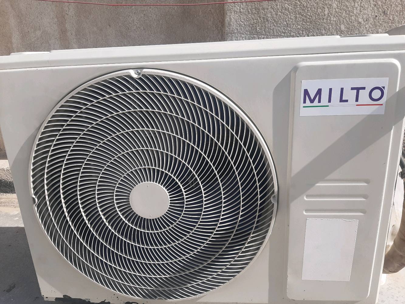 سبلت طن ونص انفيرتر نوعيه ممتازه مستخدم موسم واحد نقص غاز فقط أثناء النقل نظيف جدآ قطعه خارجيه كبيره مع الداخليه سعره ٢٠٠ الف نهايته عنوان بغداد الدورة 