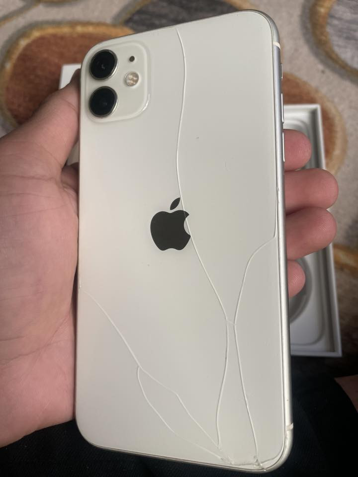 آيفون 11العادي للبيع او مراوس بايفون 
بطاريه96 ✅
ذاكره 128✅
فيس ايدي شغال✅
الجهاز مامفتوح نهائياً بي فقط هذا الفطر بل كلاس
كامراته يخبلن نت خط كلشي يشتغل✅
*********** واتساب فقط بي 
سعره 300 قفل
