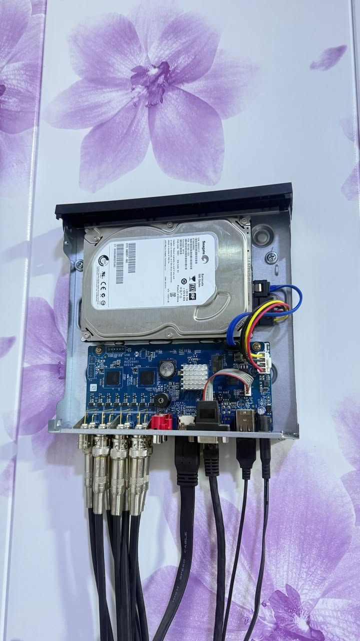 كامرات عدد ( 7 ) صوره وصوت مع الجهاز والوايرات ممدوده  بداخل وخارج البيت


**إذا كنت صاحب هذا الإعلان وتريد حذفه لأي سبب، رجاءا أرسل رسالة إلى الدعم الفني**