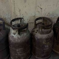 السلام وعليكم عندي قناني غاز عراقية اللبيع عندي 15 وحده مكاني بغدادا ا...