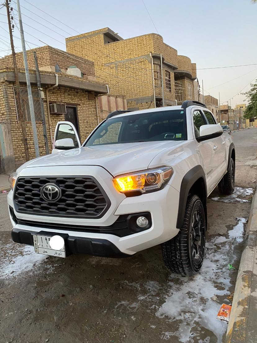 السلام عليكم
بيكم￼ TOYOTA TACOMA وراد أمريكي 🇺🇸 
دفع رباعي
V6.   
موديل 2022 
الموصفات فول للخير ماعده الفتحه ضربته باب خلفي فقط جهت الصدر فقط السياره نضيفه حيل نفس ما موضح بصور طخم تاير جديد تشغيل عن بعد بصمتين  وهواي موصفات بعد ماشيه 30 الف يعني فقط بداخل السياره ما شايفه الدولي مكانه ناصريه مركز التواصل وتساب او اتصال ع الرقم بس السعر 3 وبيه مجال قليل حك الشراي ***********
