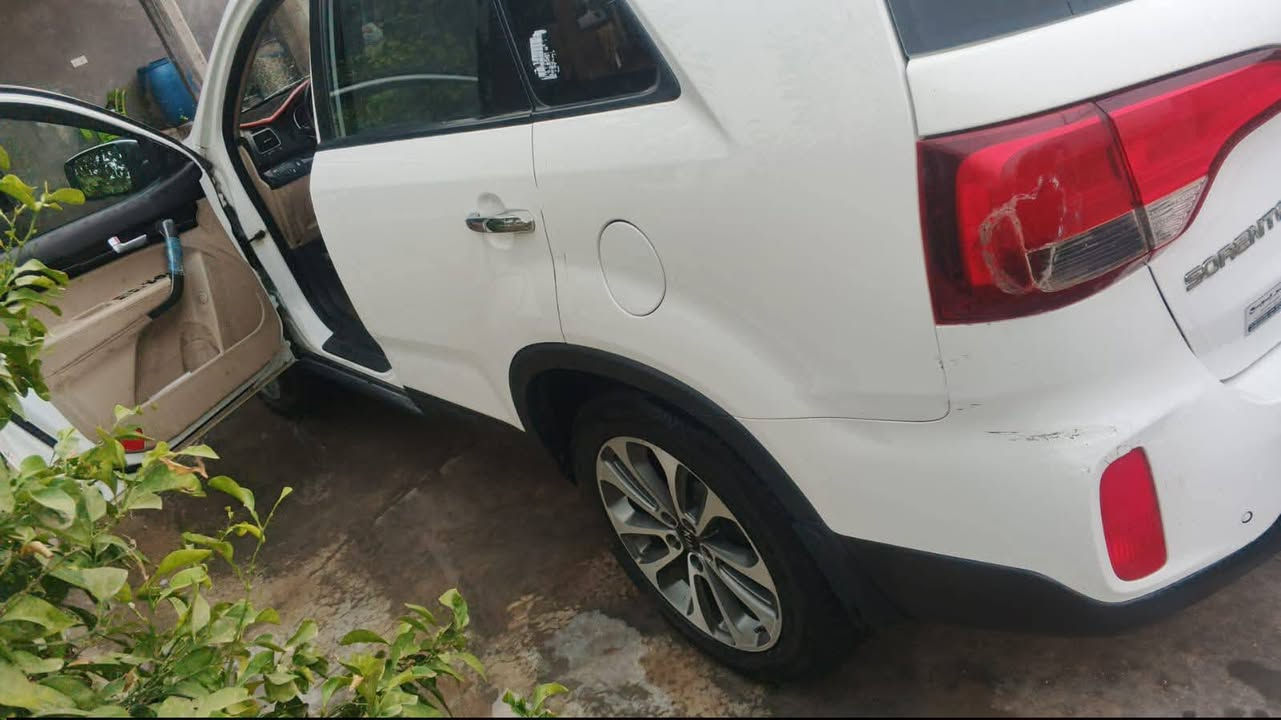 سورنتو ١٥ للبيع وارد خليجي مكفوله كفاله عامه رقم بغداد بسمي سبع راكب ٣ قطع تبريد حساس امامي خلفي مكينه ٢٤٠٠ مكفول 
مكان واسط السعر ١٧٠ وبيها مجال ***********
