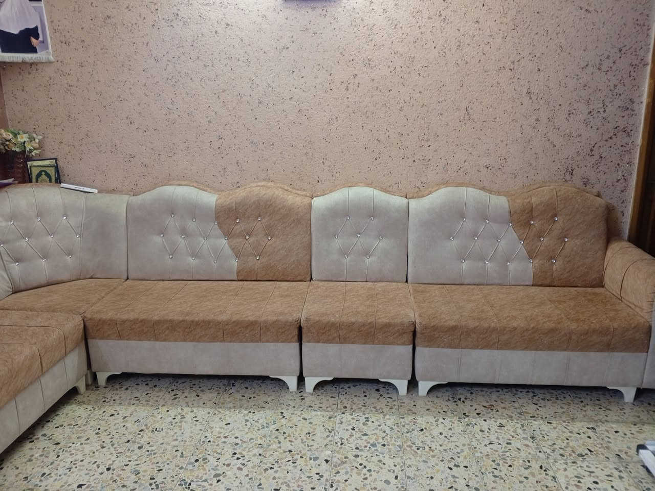 ديوان للبيع تركي وعراقي ‏‪***********‬‏ على رقم المكان حي السكر ‏‪***********‬‏
