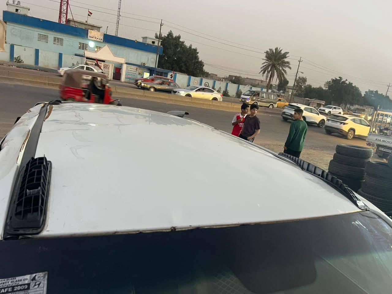 السلام عليكم اخوان للبيع هونداي سنتافي موديل 2012 رقم نينوى الدولي رقم وسنويه وهزه كله جديد وشرط التحويل محرك 6 سلندر 7 راكب 3 قطع تبريد سياره كفاله قبل الحادث وحالين بيها حادث وبيع على حادثه كير محرك داخل كله كفاله السعر مناسب لشراي للاتصال بل رقم *********** مكان سيارة بغداد
