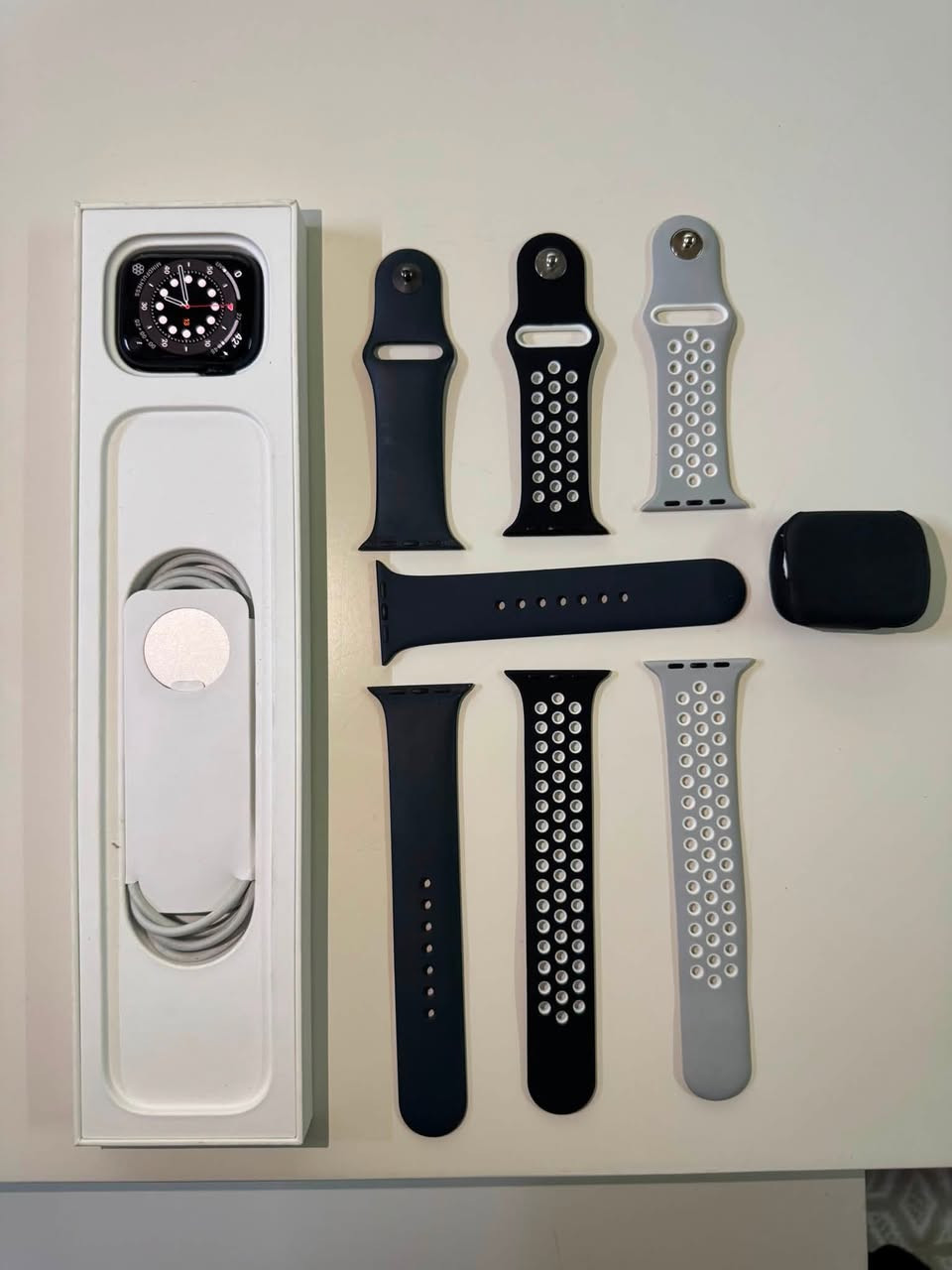 ‏Apple Watches series 8 45mm
اللون : ميدنايت
بطارية : %100 🔋
النظافة : %100 ⌚️
ساعة كلش نظيفة💯 ،ملبوسة كم مرة بس للمناسبات.
وياه الكيبل مالتها الاصلي و كارتون 
سعر : ٣٢٥ الف دينار و بيها مجال 
مكان : اربيل 

دزوا بس رسالة واتساب على هالرقم : 
***********

