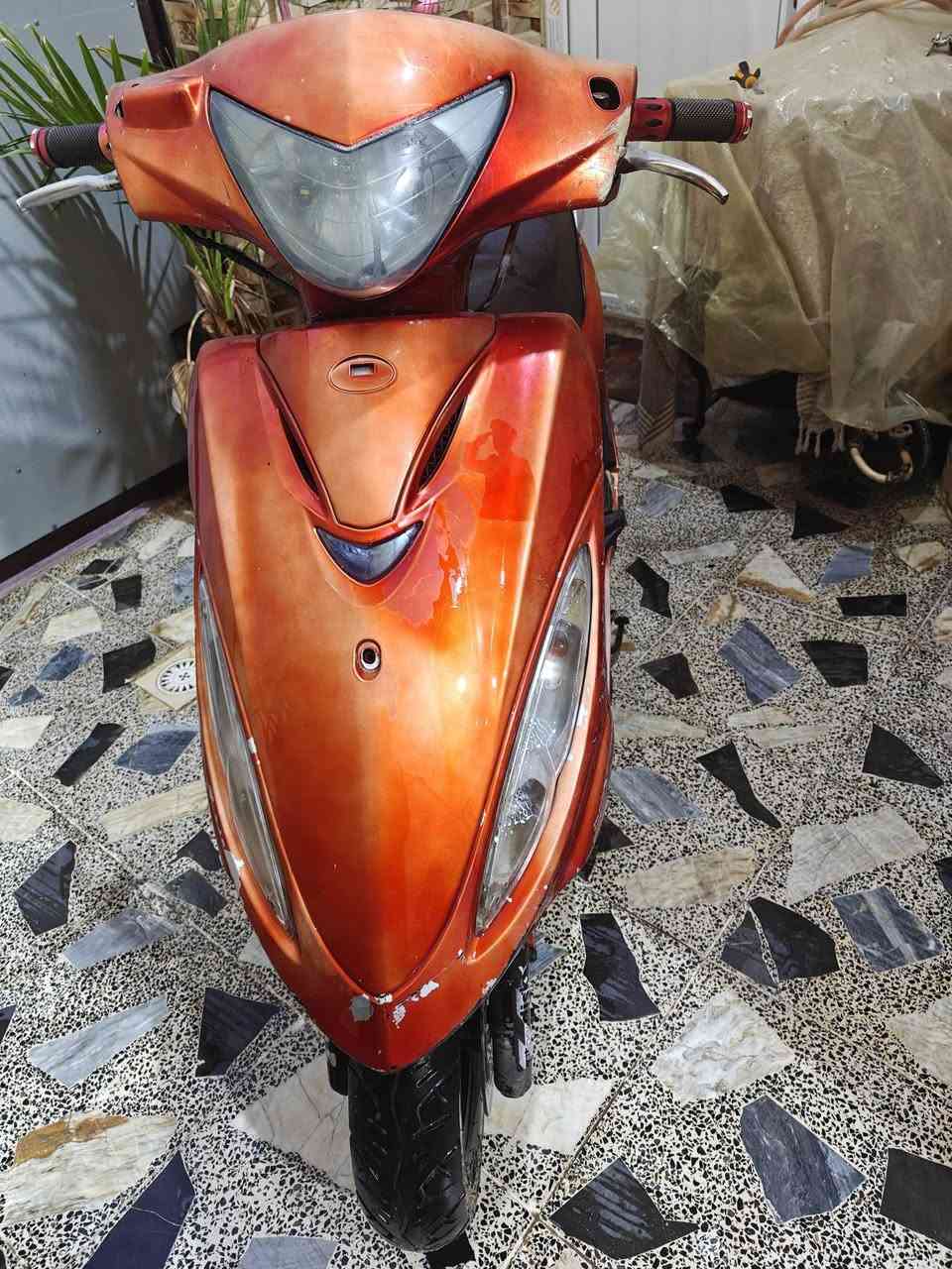 السلام عليكم للبيع كامكو G4  مكينه مفتوحه كهربائيات سلف هندر يشتغلن تايرات جدد  السعر 300 وبيهه مجال       ***********
