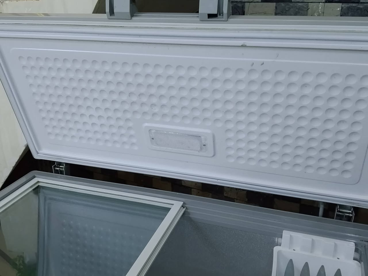 اسلام عليكم مجمده جديده كلشي مابيهه مكفوله من كلشي بيهه بس اوتماتيك الي يحول عاطل تصليحه ب١٠ الف دينار سبب البيع ضرف 
نضافه ١٠٠/١٠٠  الشراي يتصل عل الرقم *********** 
المكان كربلاء الابراهيميه
