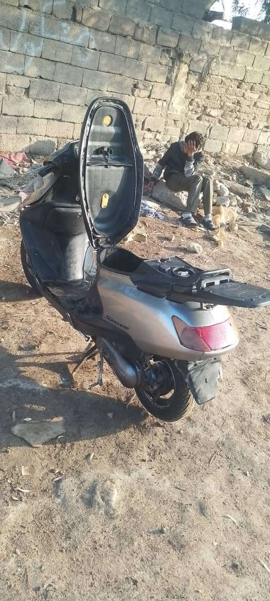 السلام عليكم سبيسي للبيع ياباني مفتوحه  دراجه ما تشتغل ماعرف شبيه كلولي ما تشحن المكان الكوت الشهداء السعر 350 وبيه مجال موجود خاص او انتصل ‏‪***********‬‏

