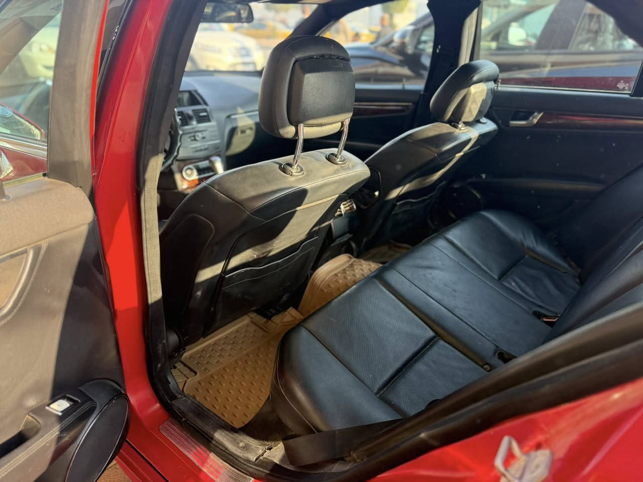 السلام عليكم ورحمة الله وبركاته
مارسيدس C 300 2011 محدث 2014
فول مواصفات محرك 6 بلادي 
سيارة جديدة وبدون نقص
صدر تخم تاير كير محرك كله جديد
رقم اربيل شرط تحويل او وكالة 
وبسعر مناسب جدا 
١٠٨ ورقة وبيه مجال بعد معاينه 
***********
***********
