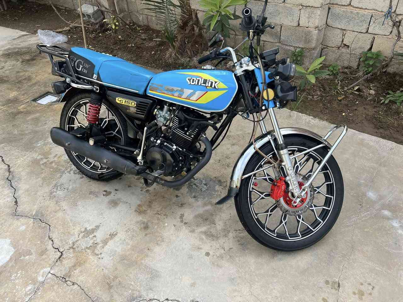 سلام عليكم سيفان 24محرك 200ما مفتوح أوراق كرتونيه كهربائيات كامله تايرات جديده  السعر 675 الشراي يتصل على هاذ الرقم ***********
