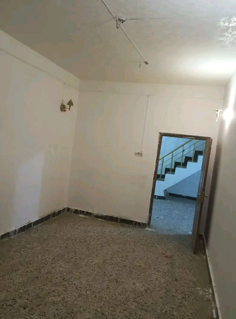 اللهم صلِّ على محمد وآل محمد 🌿
🏠 بيت للبيع
بيت بمساحة 110م نظيف وجاهز للسكن (فارغ حالياً) ✨
✨ التفاصيل: 🛋️ غرفة خطار
🛋️ صالة (هول) 🏡
🍳 مطبخ
🚪 صالة
🛏️ غرفة نوم
🚿 صحيات داخلية خارجية 
📄 طابو زراعي 📜
📍 العنوان: حلة كراغول – شارع الكبان، مقابل صيدلية الصفا سابقاً 📍
📞 واتساب: *********** 📲

