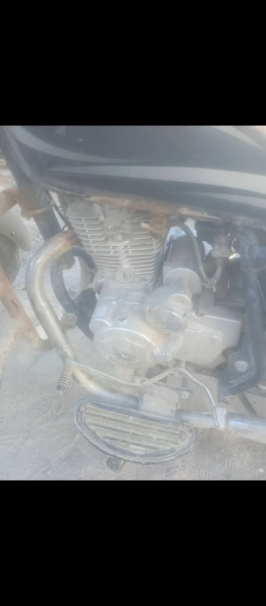 لبيع محرك بجيس. متروكه  240 بيه مجال ***********
