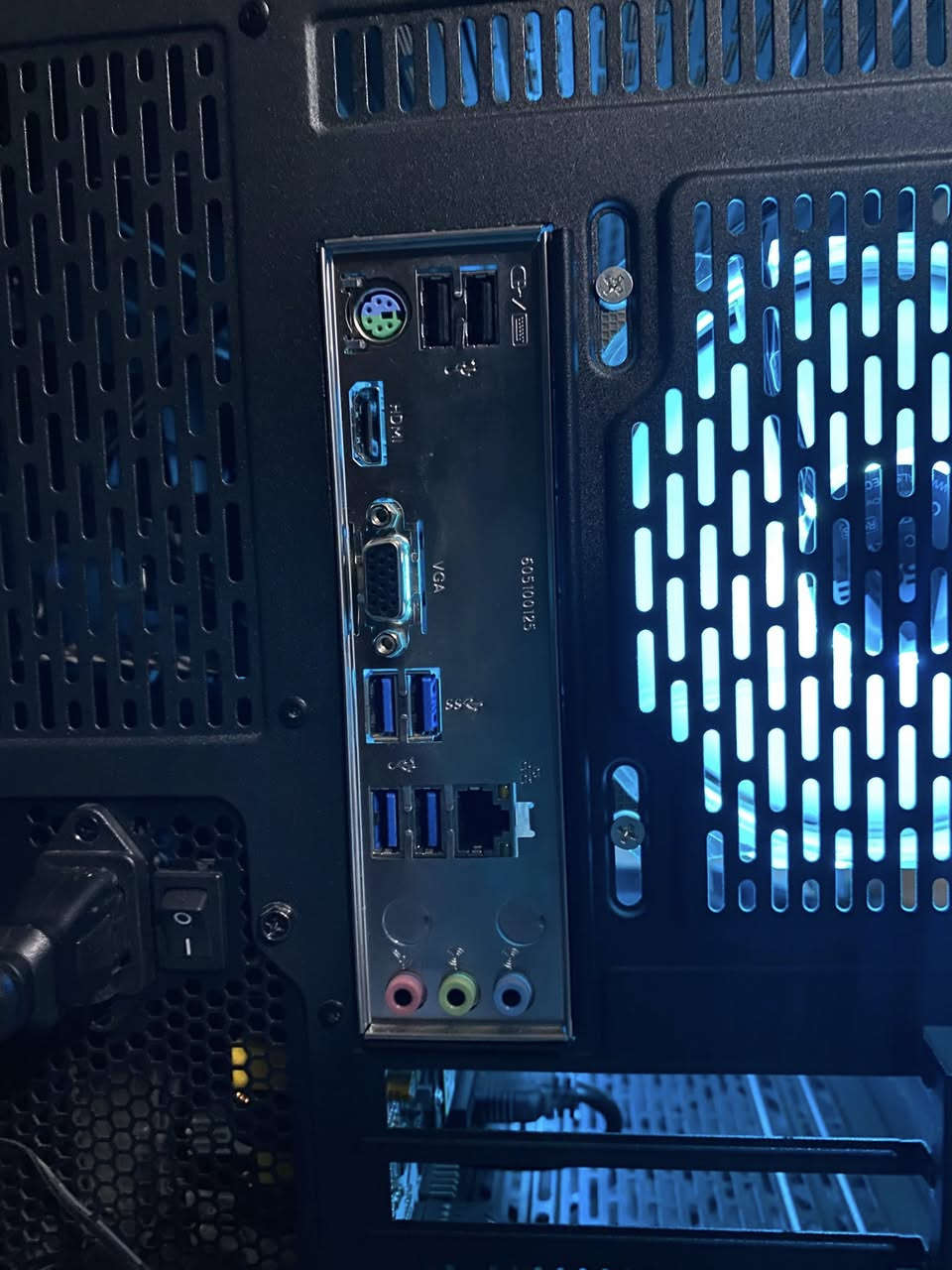 كيس للبيع مكان بغداد
R 5 5500
RAM 16
M.2 512
SSD 512
Cases aigo 
3 فانات تحكم RGB 
UPS 850 AV إذا تحب تضيفه ويه تجميعه اخو جديد


**إذا كنت صاحب هذا الإعلان وتريد حذفه لأي سبب، رجاءا أرسل رسالة إلى الدعم الفني**