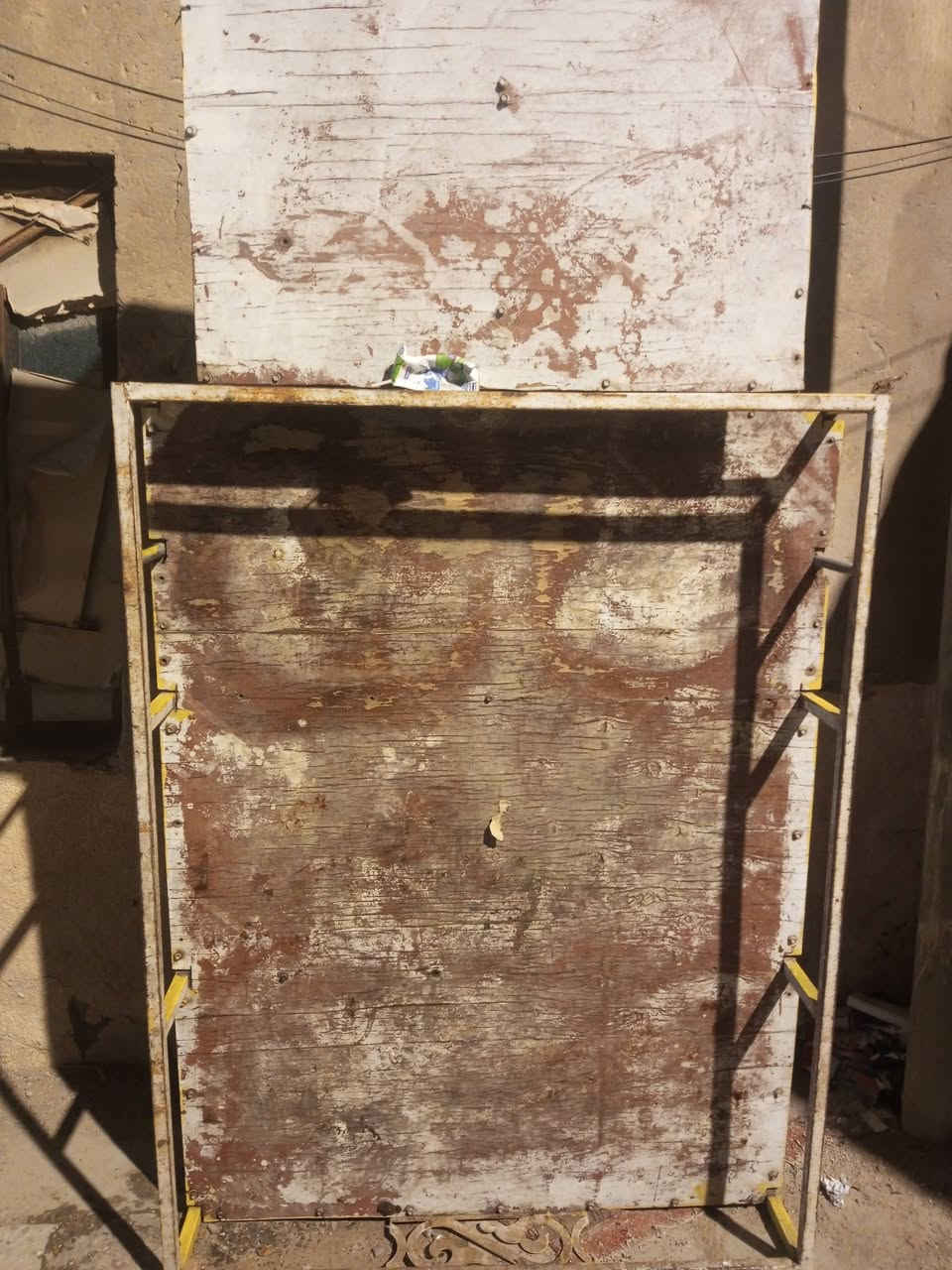 السلام عليكم
قمريه ستوته جاهزه 
اسبير خلفي وسبير أمامي 
اسبير خلفي لطش 
كير بوكس اللبيع الاستفسار على الرقم 
***********
